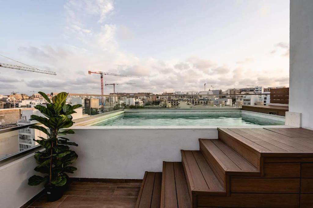 Luxurious & Stylish Penthouse With Private Pool Daire Msida Dış mekan fotoğraf